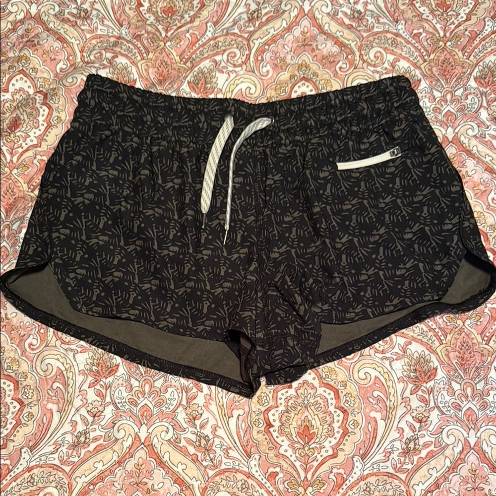 Vuori Black Athletic Shorts with Textured Design size small